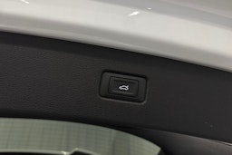 valkoinen Audi Q7 2023 kuva 17.