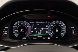valkoinen Audi Q7 2023 kuva 18.