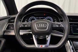 valkoinen Audi Q7 2023 kuva 19.