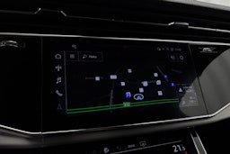 valkoinen Audi Q7 2023 kuva 22.