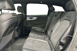 harmaa Audi Q7 2024 kuva 10.