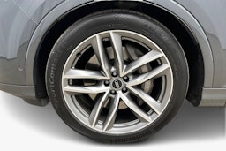 harmaa Audi Q7 2024 kuva 11.