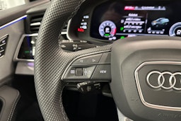 harmaa Audi Q7 2024 kuva 13.