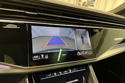 harmaa Audi Q7 2024 kuva 19.