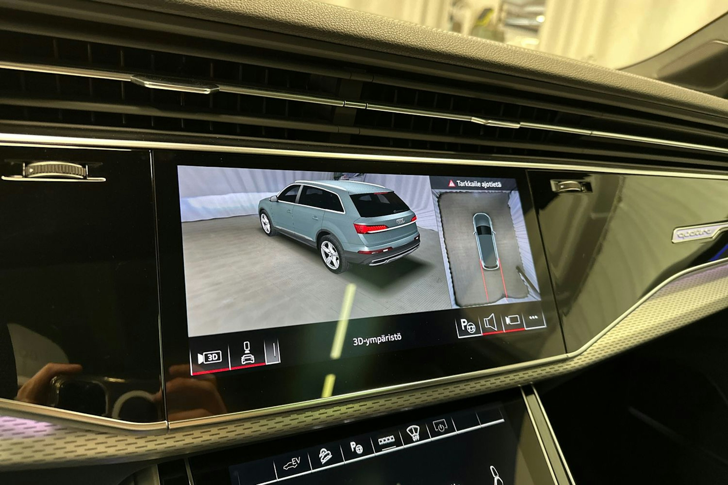 harmaa Audi Q7 2024 kuva 20.