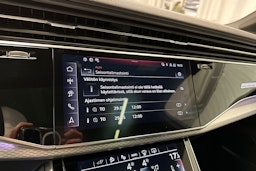 harmaa Audi Q7 2024 kuva 29.