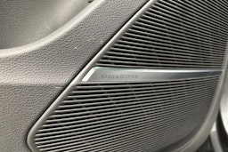 harmaa Audi Q7 2024 kuva 34.