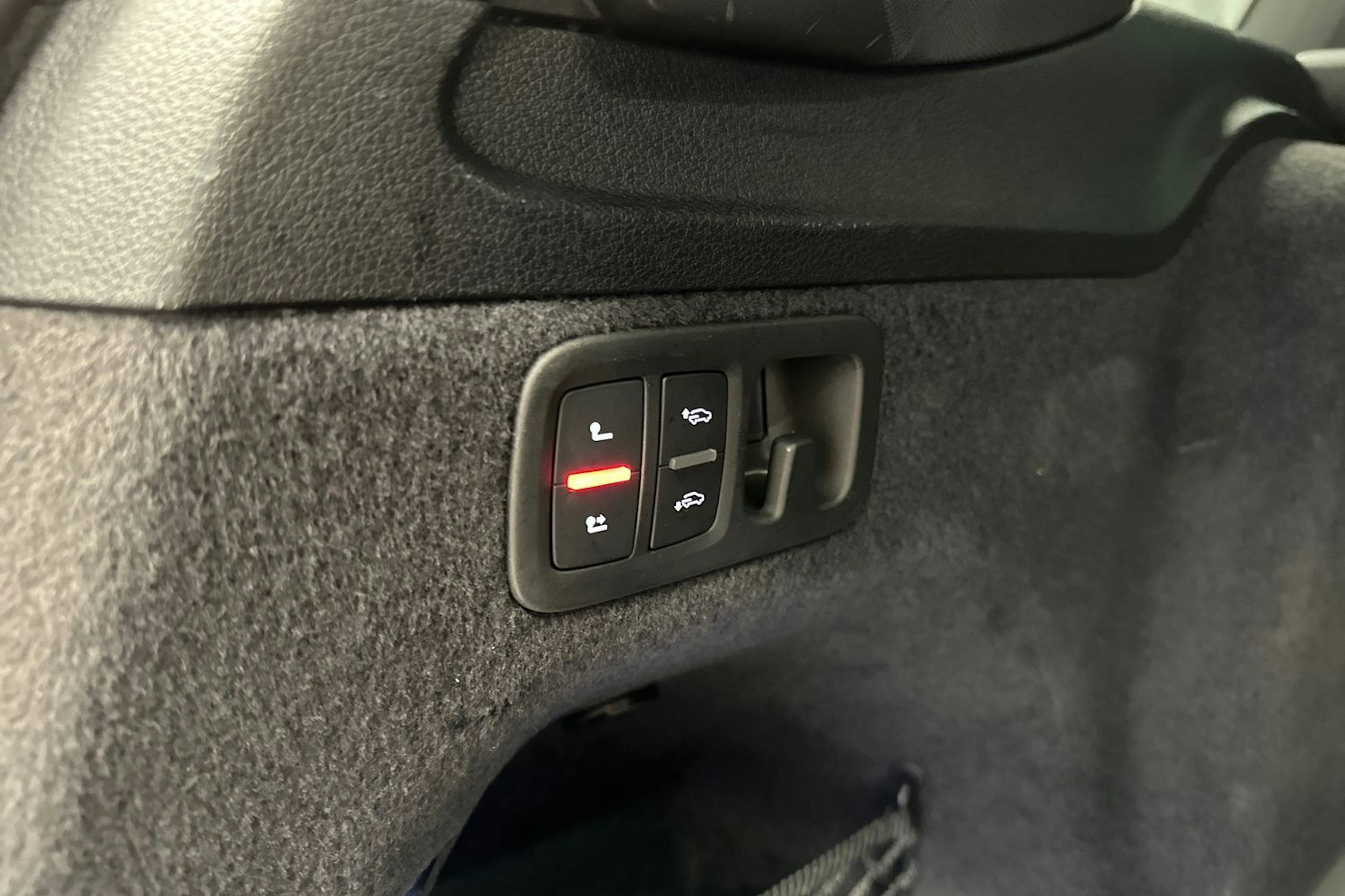 harmaa Audi Q7 2024 kuva 37.