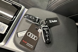 harmaa Audi Q7 2024 kuva 41.