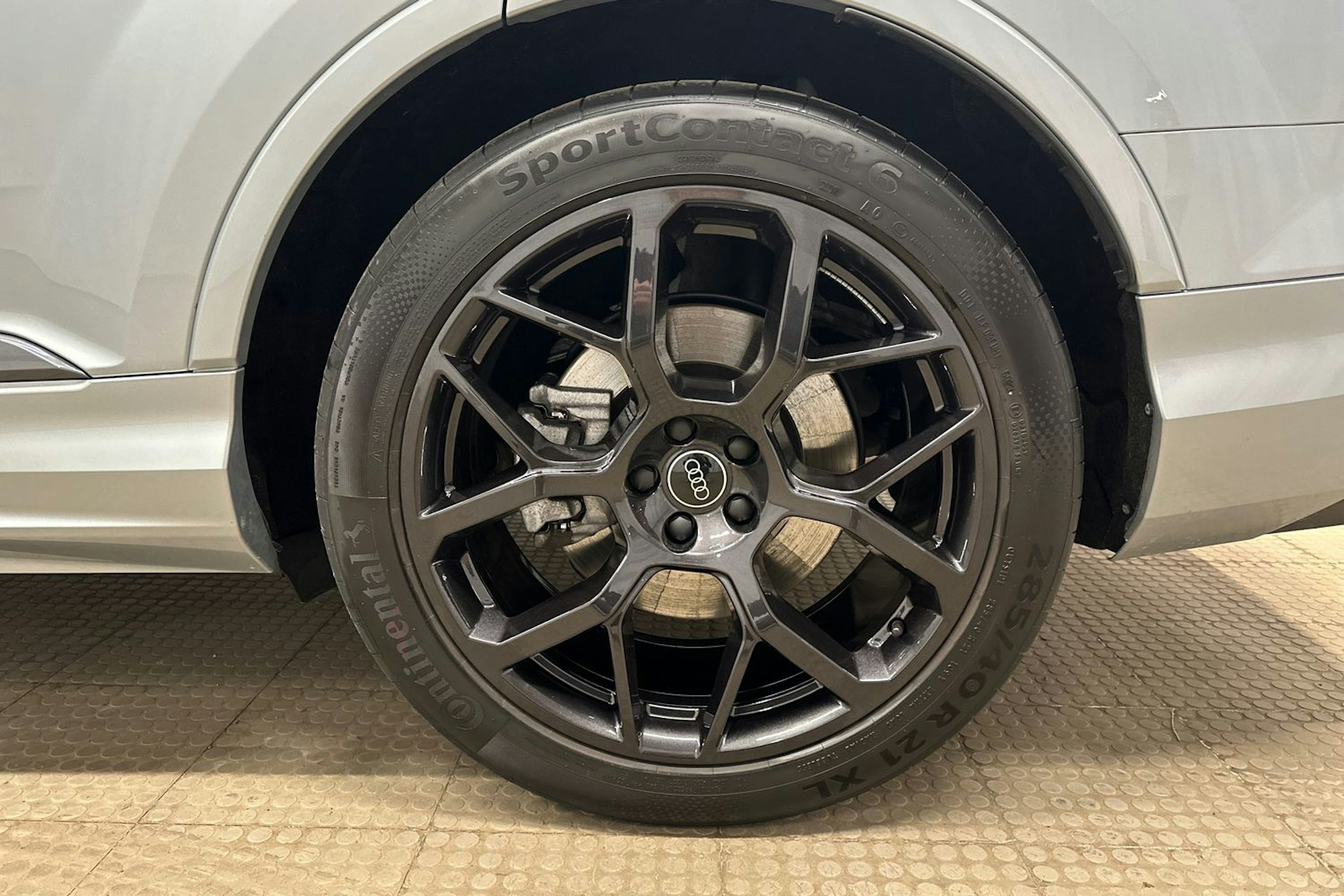 hopea Audi Q7 2024 kuva 12.