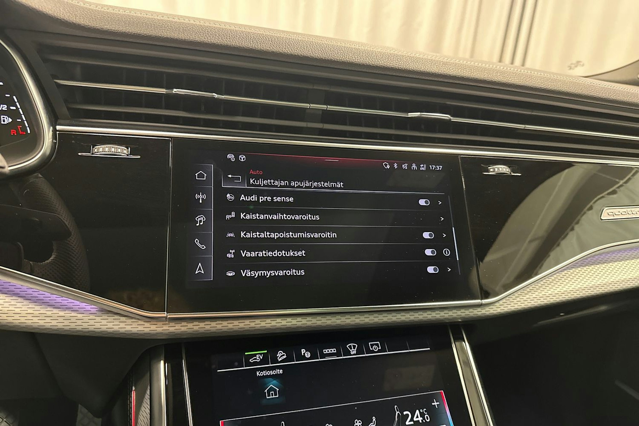 hopea Audi Q7 2024 kuva 24.