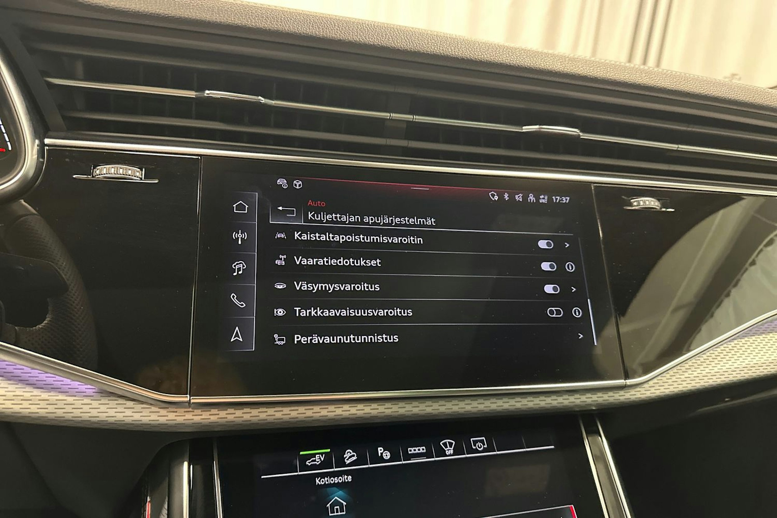 hopea Audi Q7 2024 kuva 25.