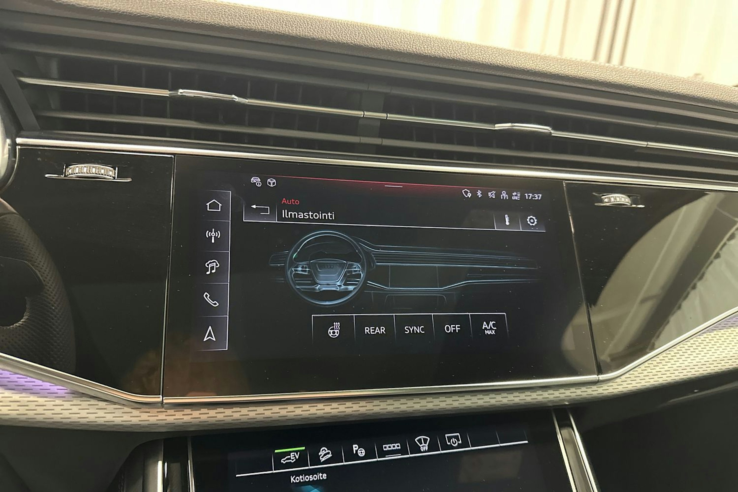 hopea Audi Q7 2024 kuva 27.