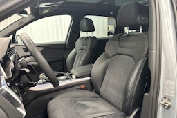 hopea Audi Q7 2024 kuva 32.