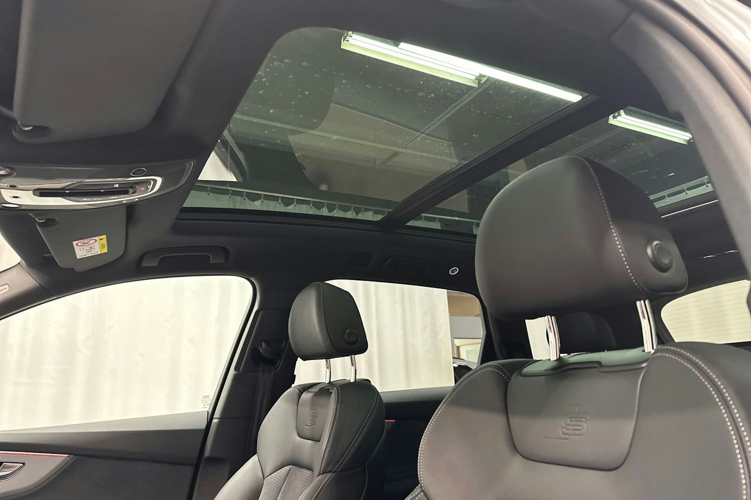 hopea Audi Q7 2024 kuva 35.