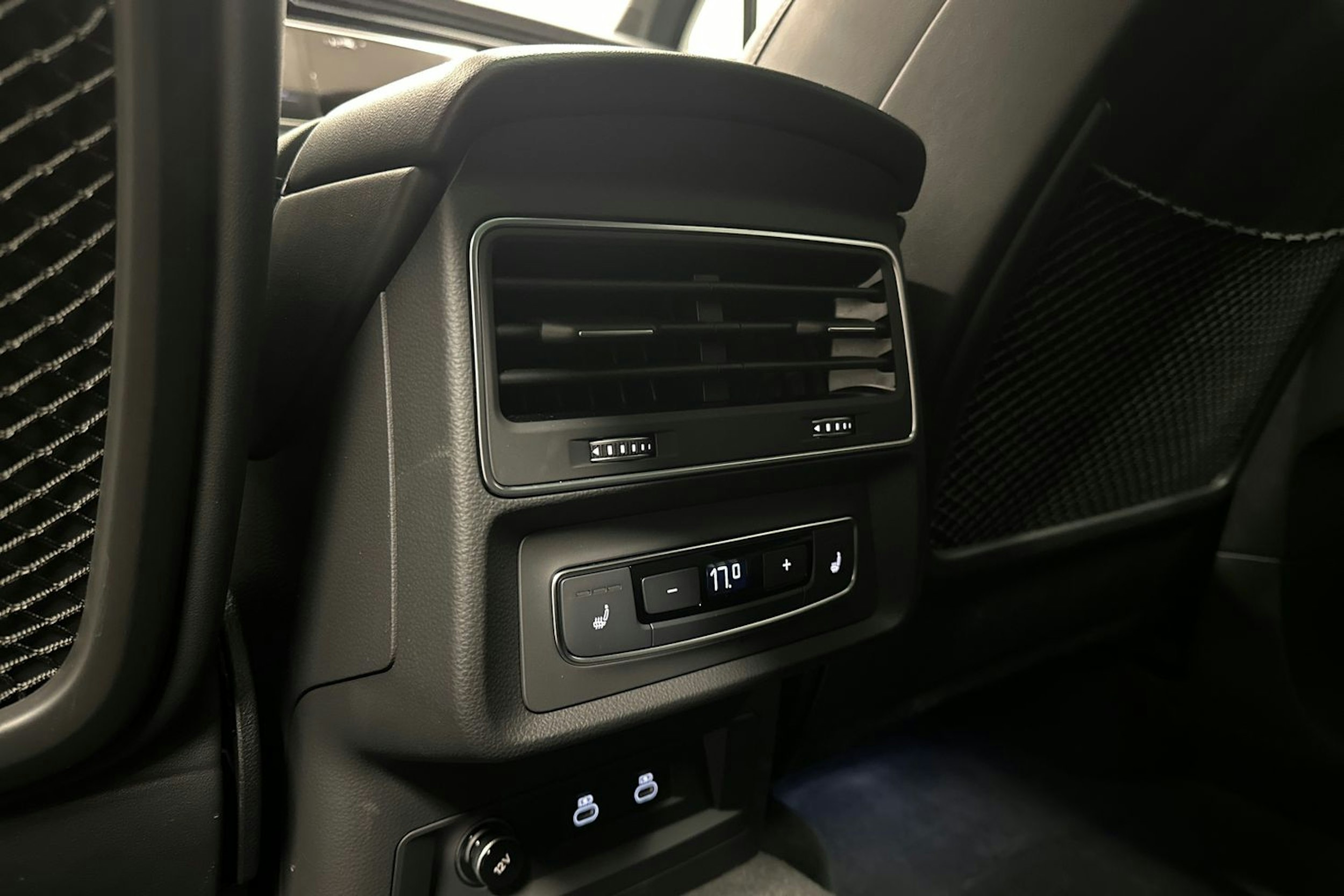 hopea Audi Q7 2024 kuva 36.