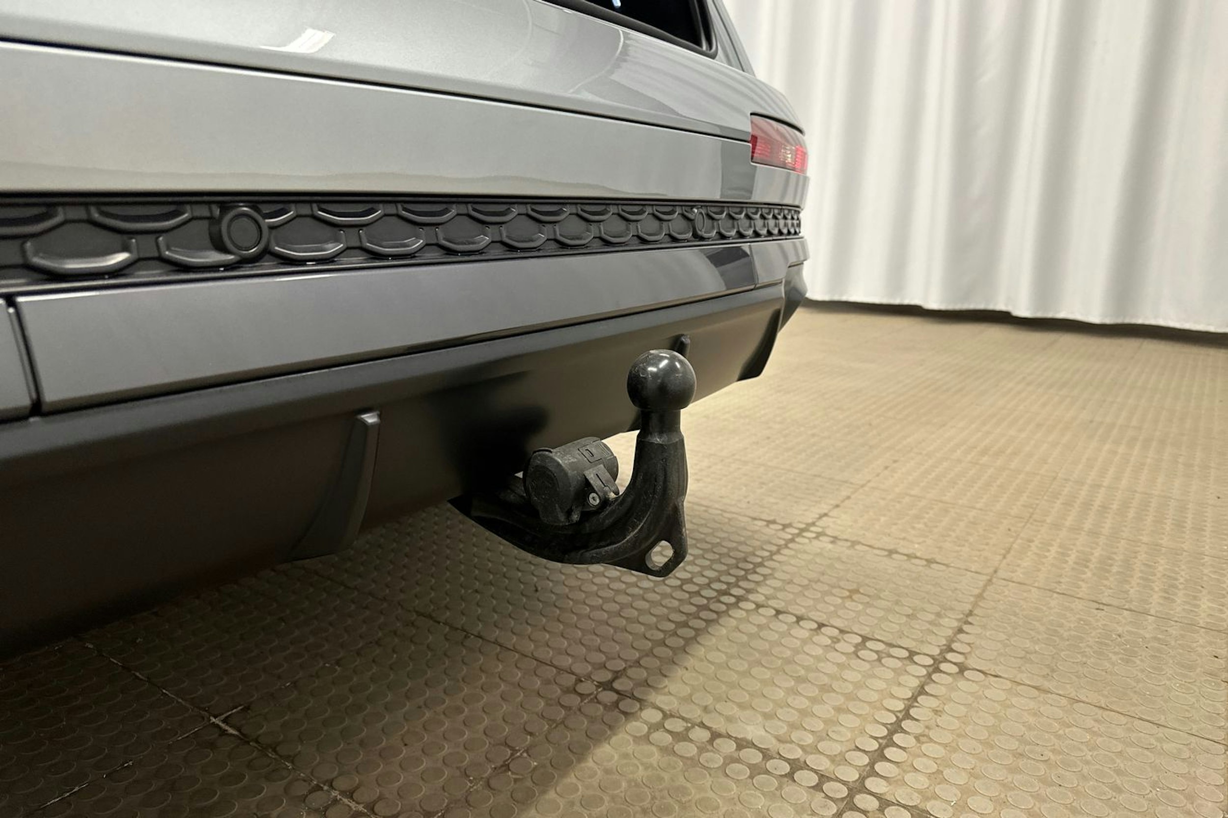 hopea Audi Q7 2024 kuva 40.