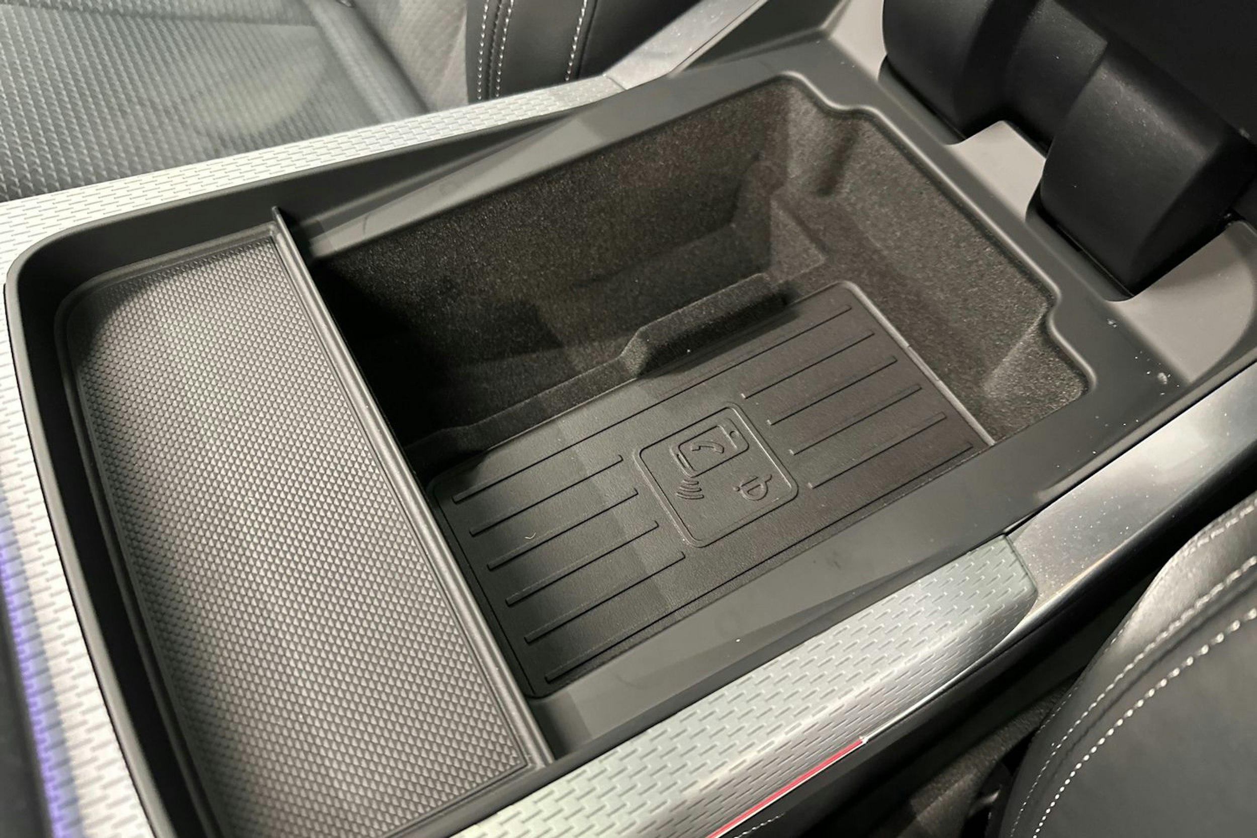 hopea Audi Q7 2024 kuva 42.