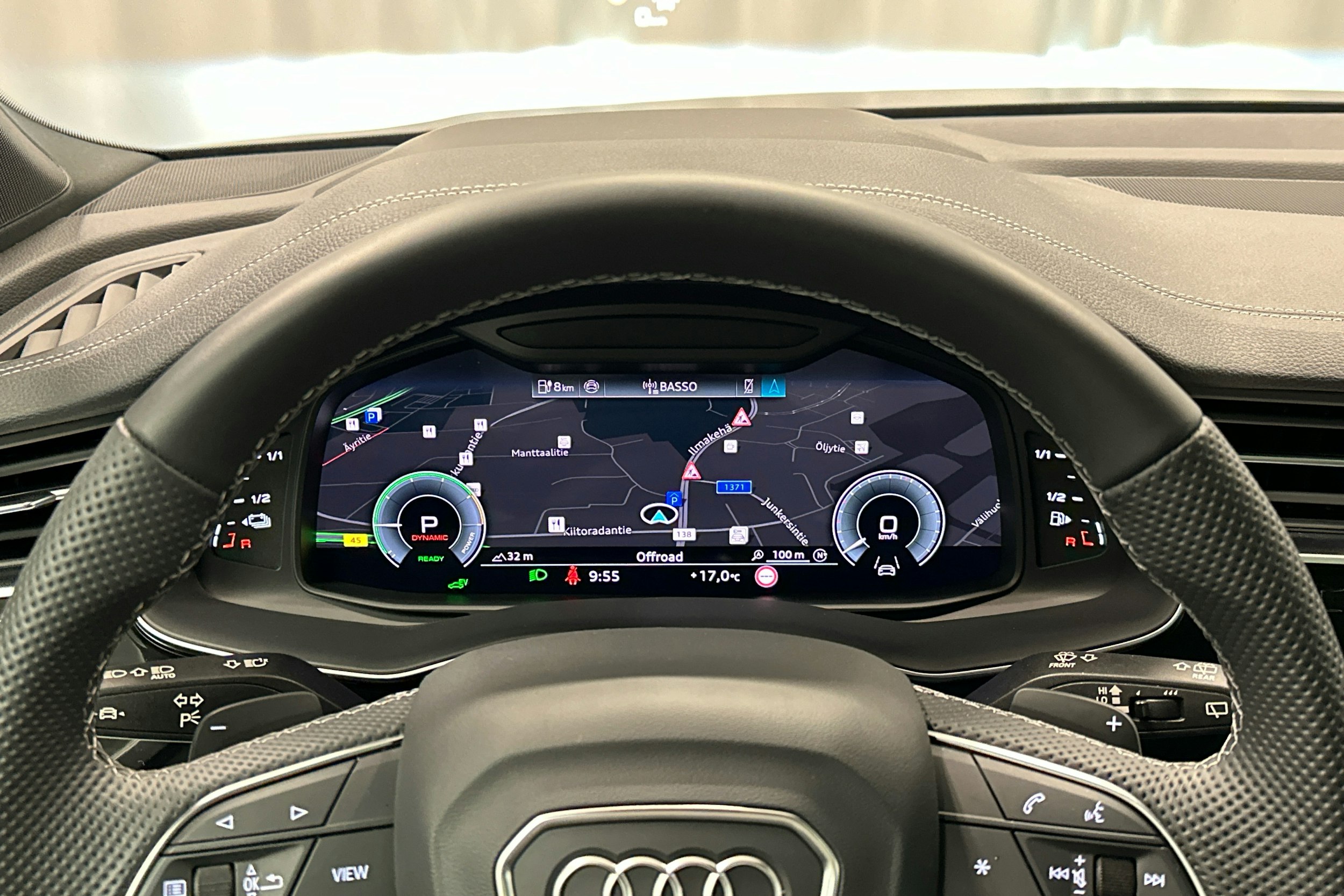 harmaa Audi Q7 2024 kuva 12.