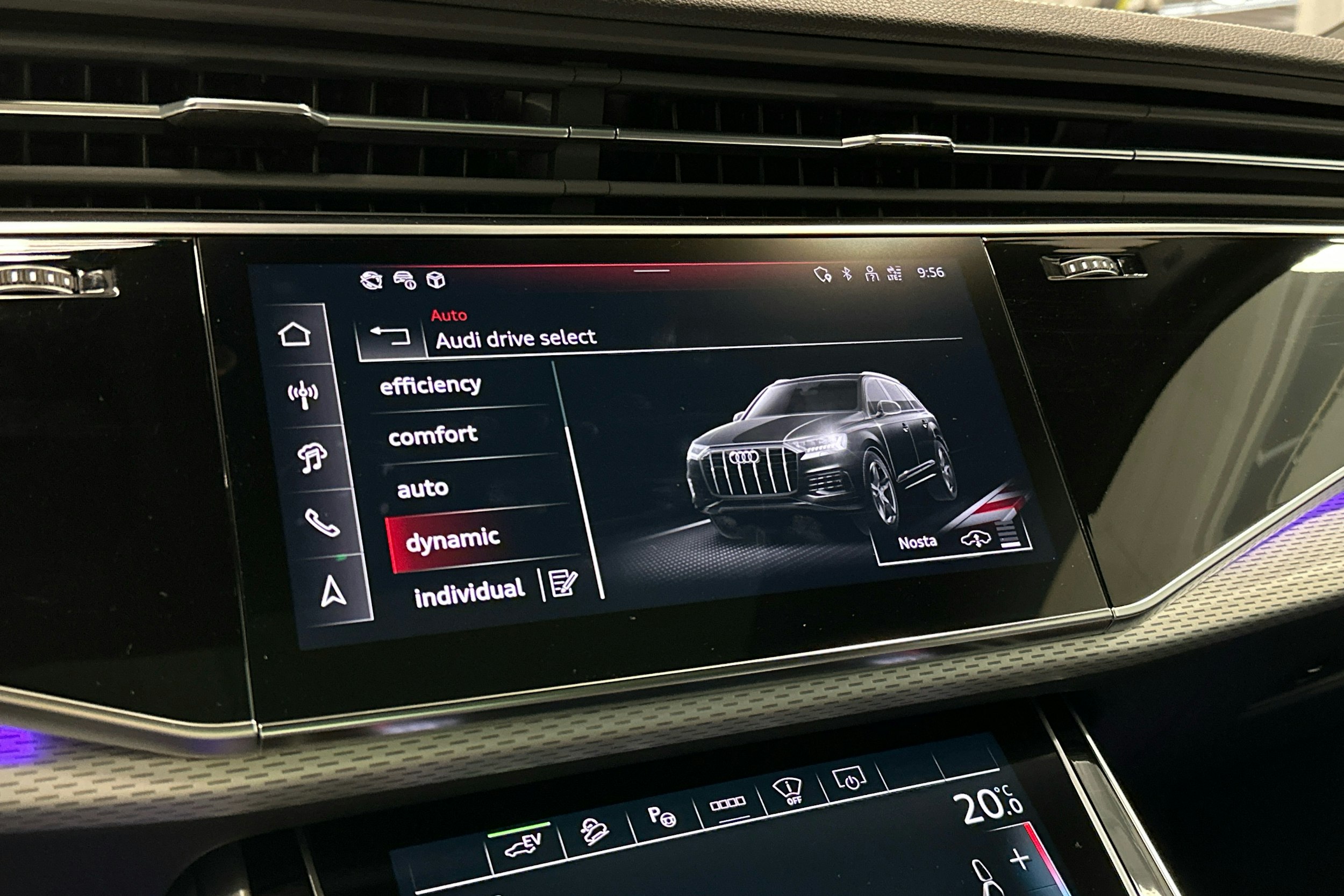 harmaa Audi Q7 2024 kuva 17.