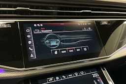 harmaa Audi Q7 2024 kuva 18.