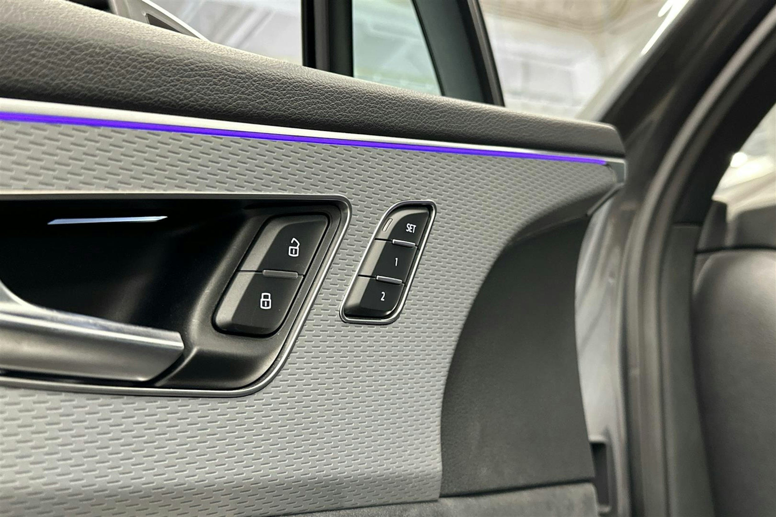 harmaa Audi Q7 2024 kuva 26.