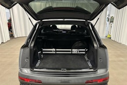 harmaa Audi Q7 2024 kuva 31.