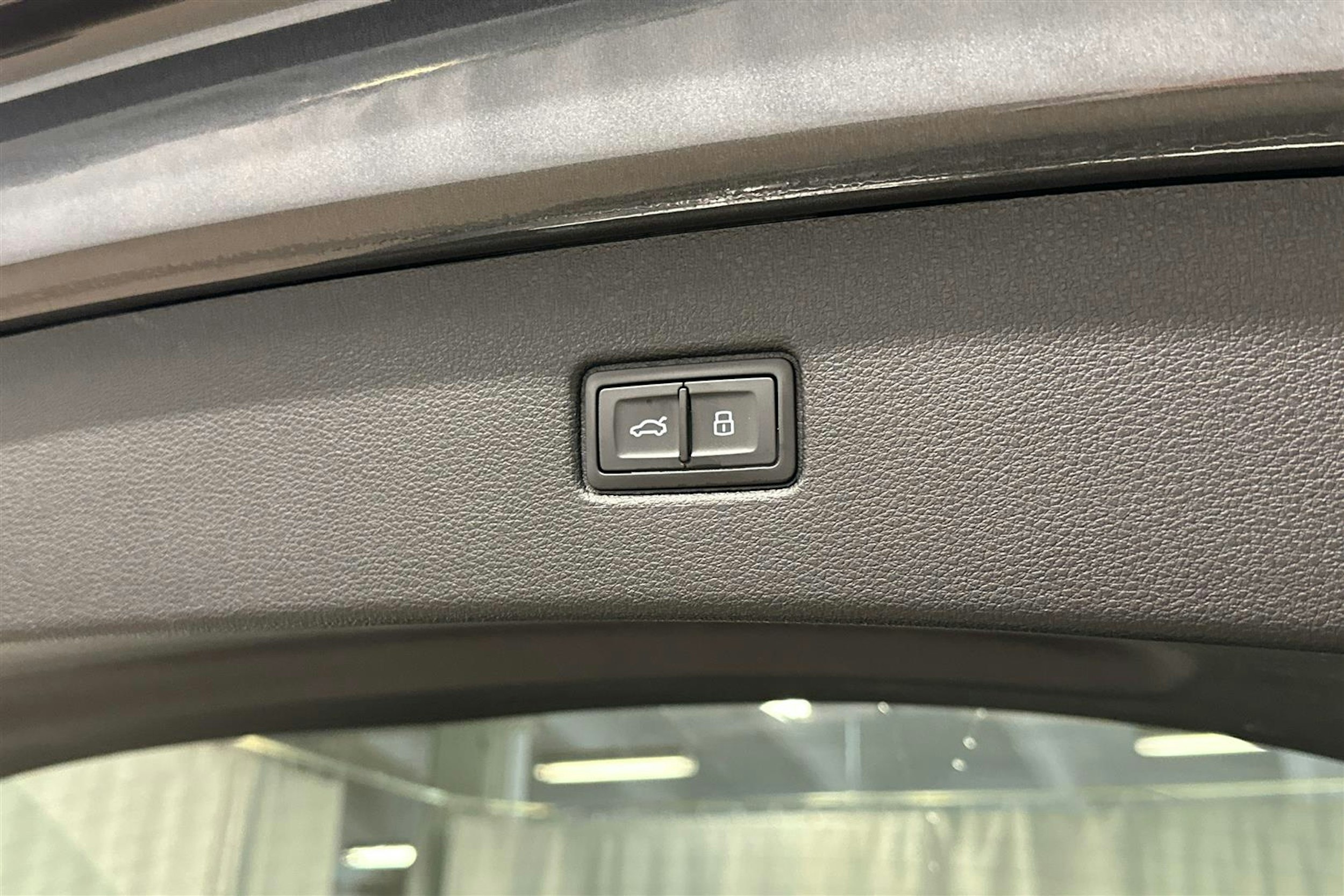 harmaa Audi Q7 2024 kuva 32.