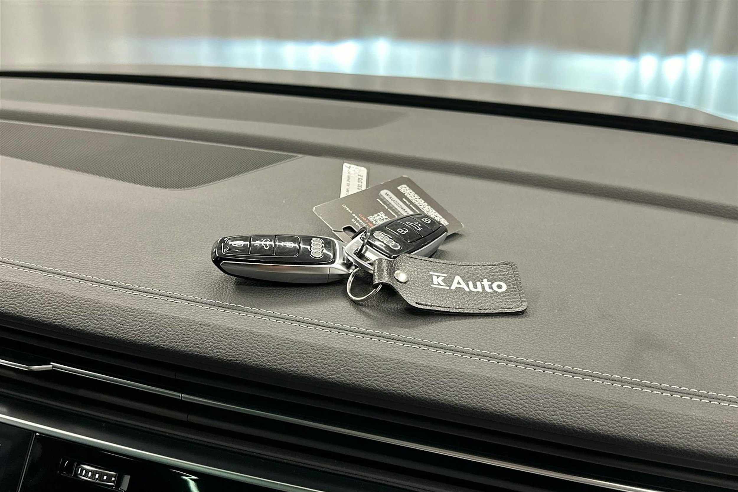harmaa Audi Q7 2024 kuva 35.