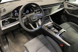 Harmaa Audi Q7 2024 kuva 7.