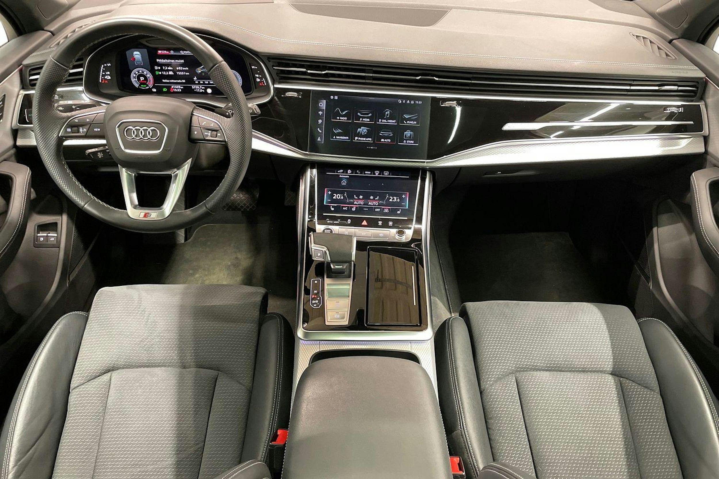 Harmaa Audi Q7 2024 kuva 9.