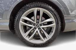 Harmaa Audi Q7 2024 kuva 11.