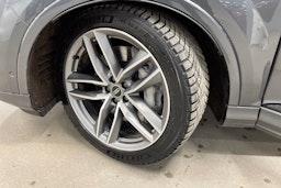 Harmaa Audi Q7 2024 kuva 12.