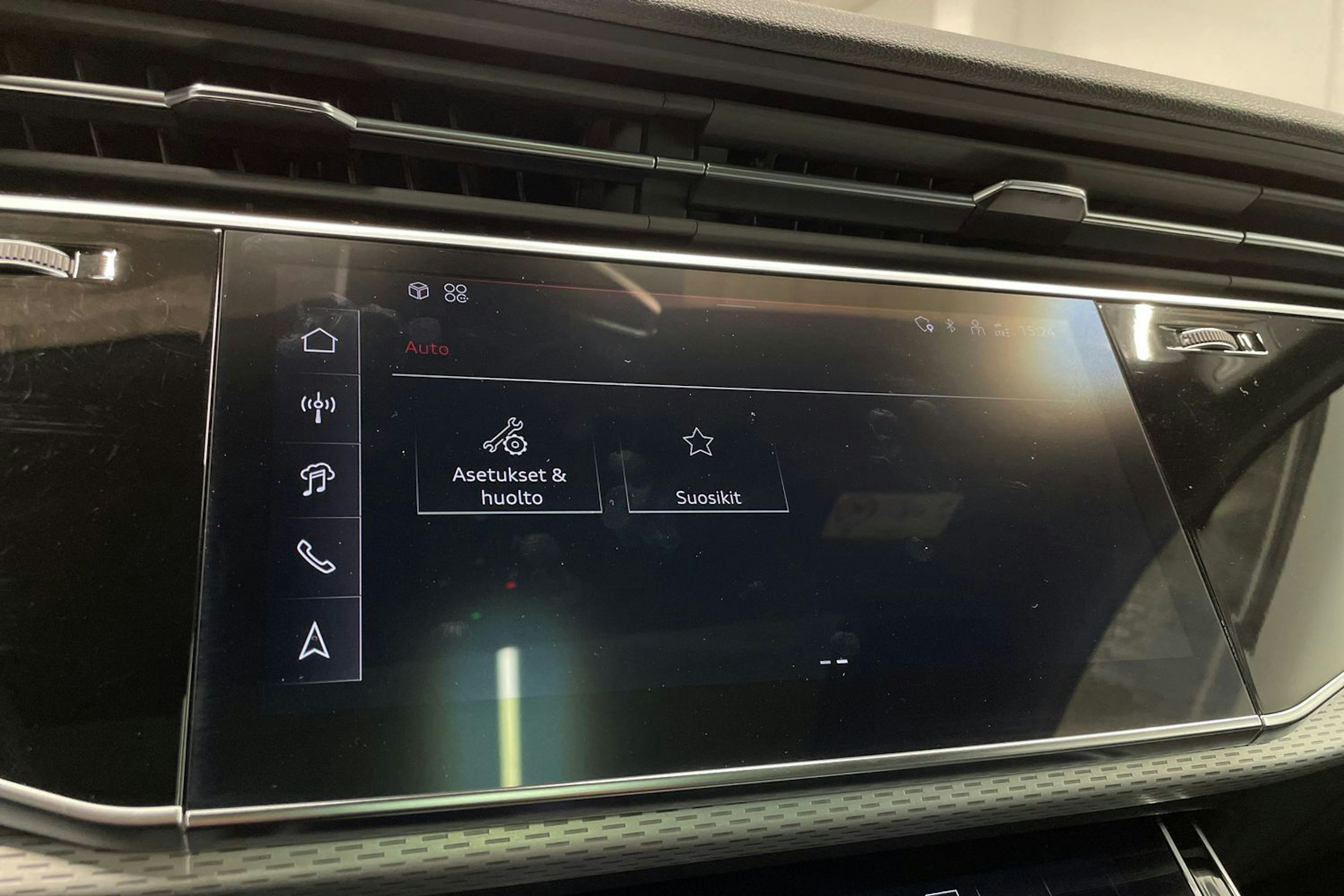 Harmaa Audi Q7 2024 kuva 22.