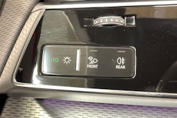 Harmaa Audi Q7 2024 kuva 26.