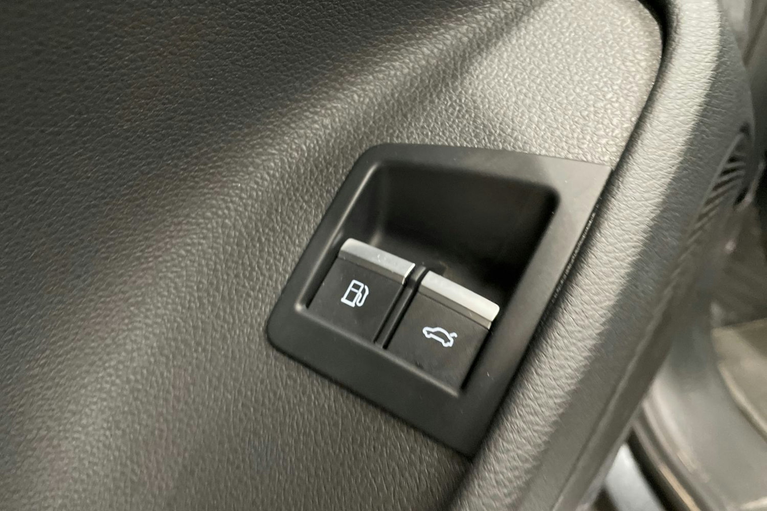 Harmaa Audi Q7 2024 kuva 29.