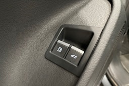 Harmaa Audi Q7 2024 kuva 29.