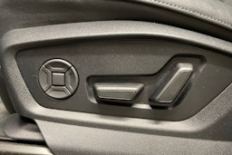 Harmaa Audi Q7 2024 kuva 31.