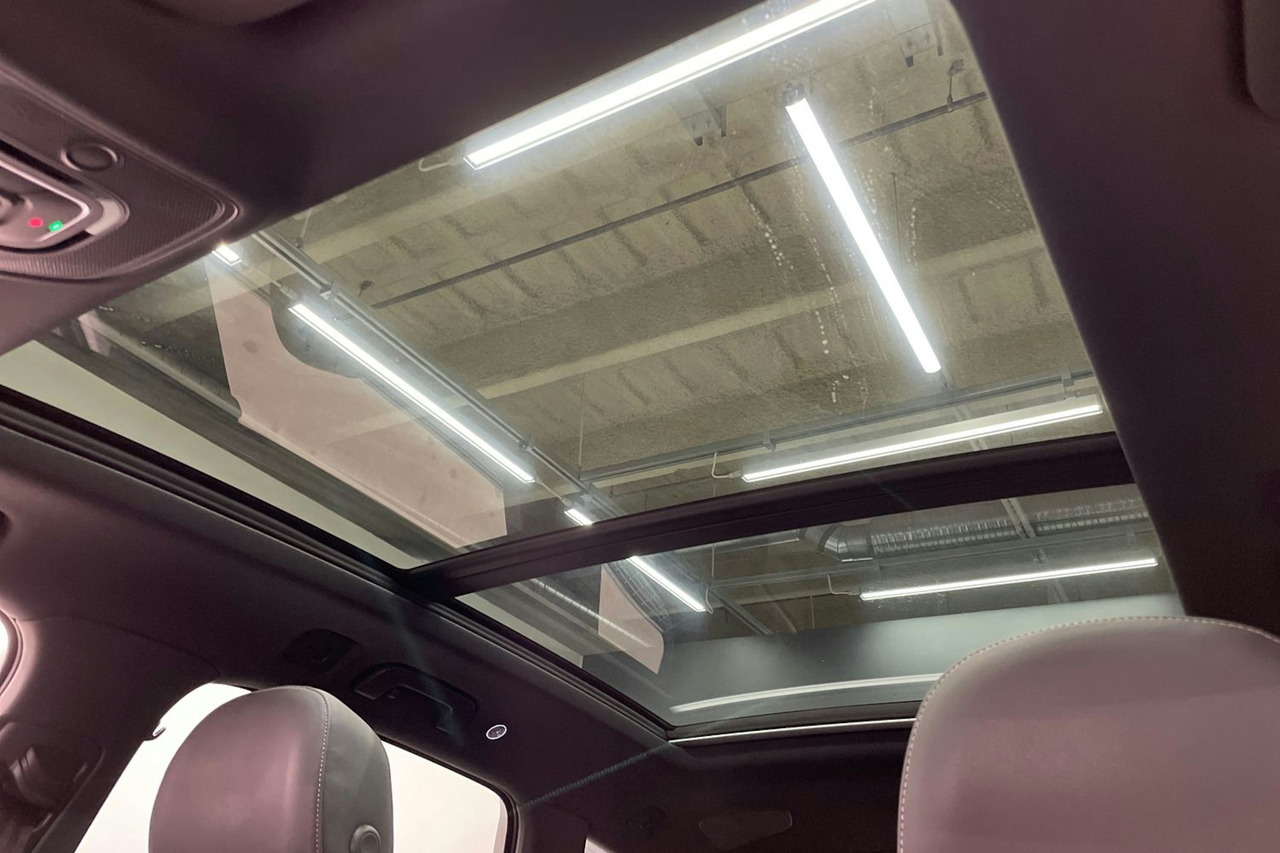 Harmaa Audi Q7 2024 kuva 32.