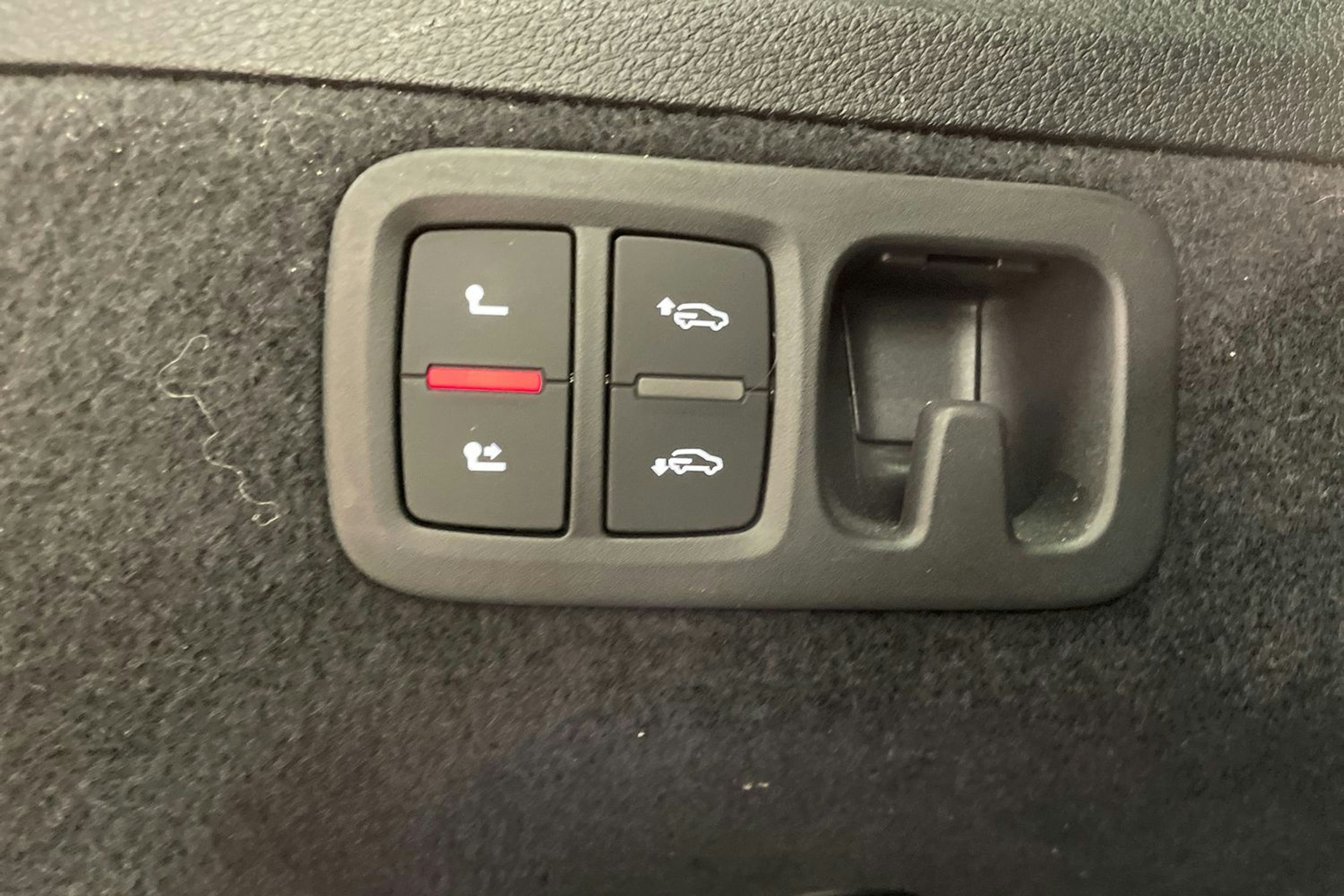 Harmaa Audi Q7 2024 kuva 36.