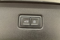 Harmaa Audi Q7 2024 kuva 38.