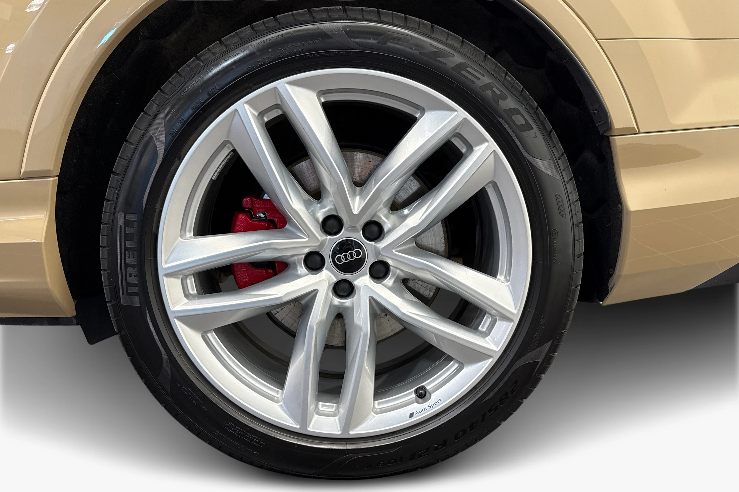 ruskea (beige) Audi Q7 2024 kuva 9.