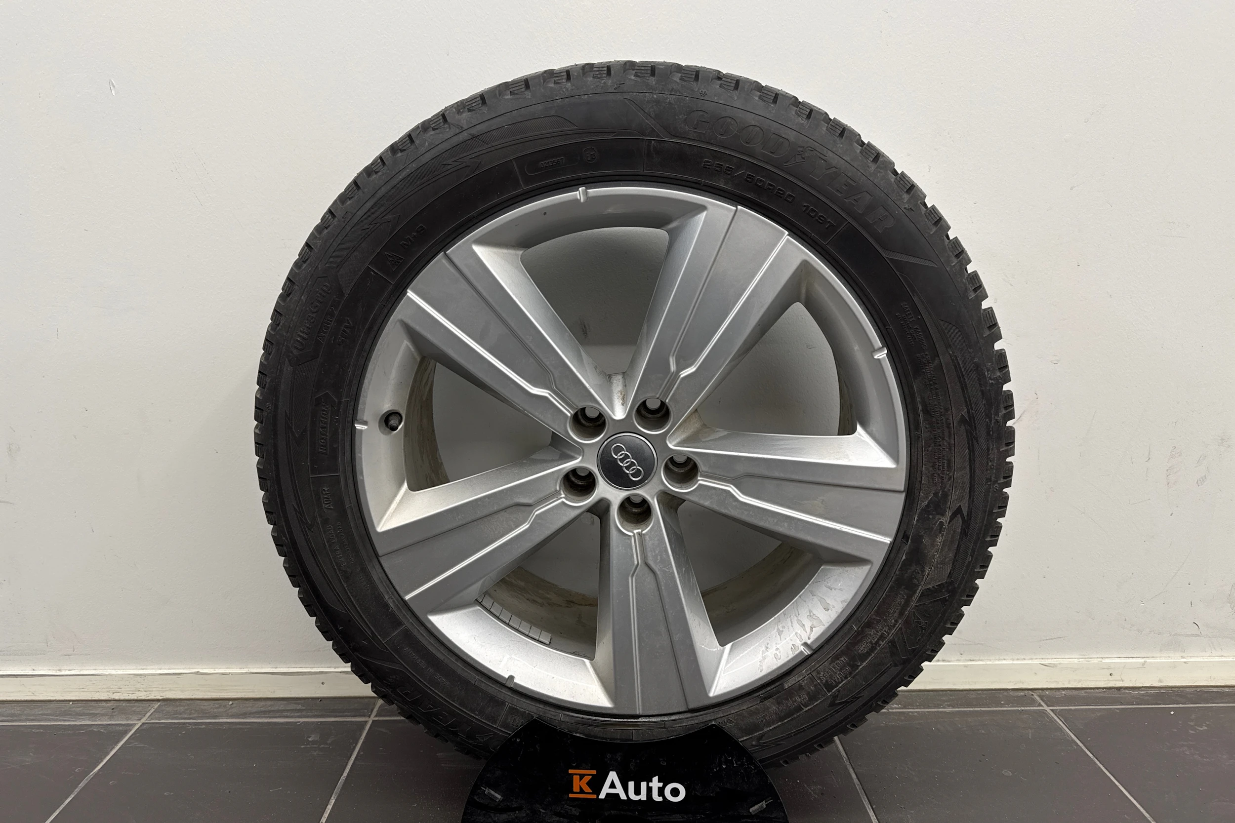 ruskea (beige) Audi Q7 2024 kuva 10.