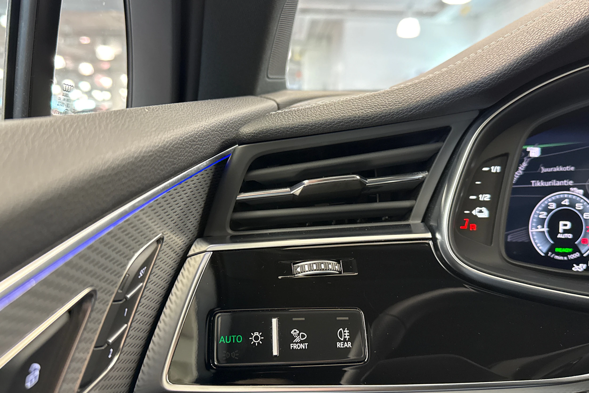 ruskea (beige) Audi Q7 2024 kuva 14.