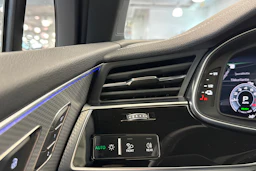 ruskea (beige) Audi Q7 2024 kuva 14.