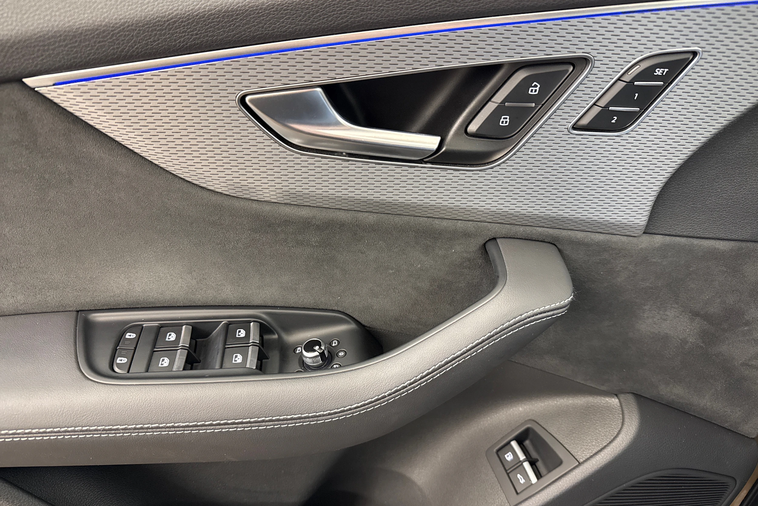 ruskea (beige) Audi Q7 2024 kuva 15.