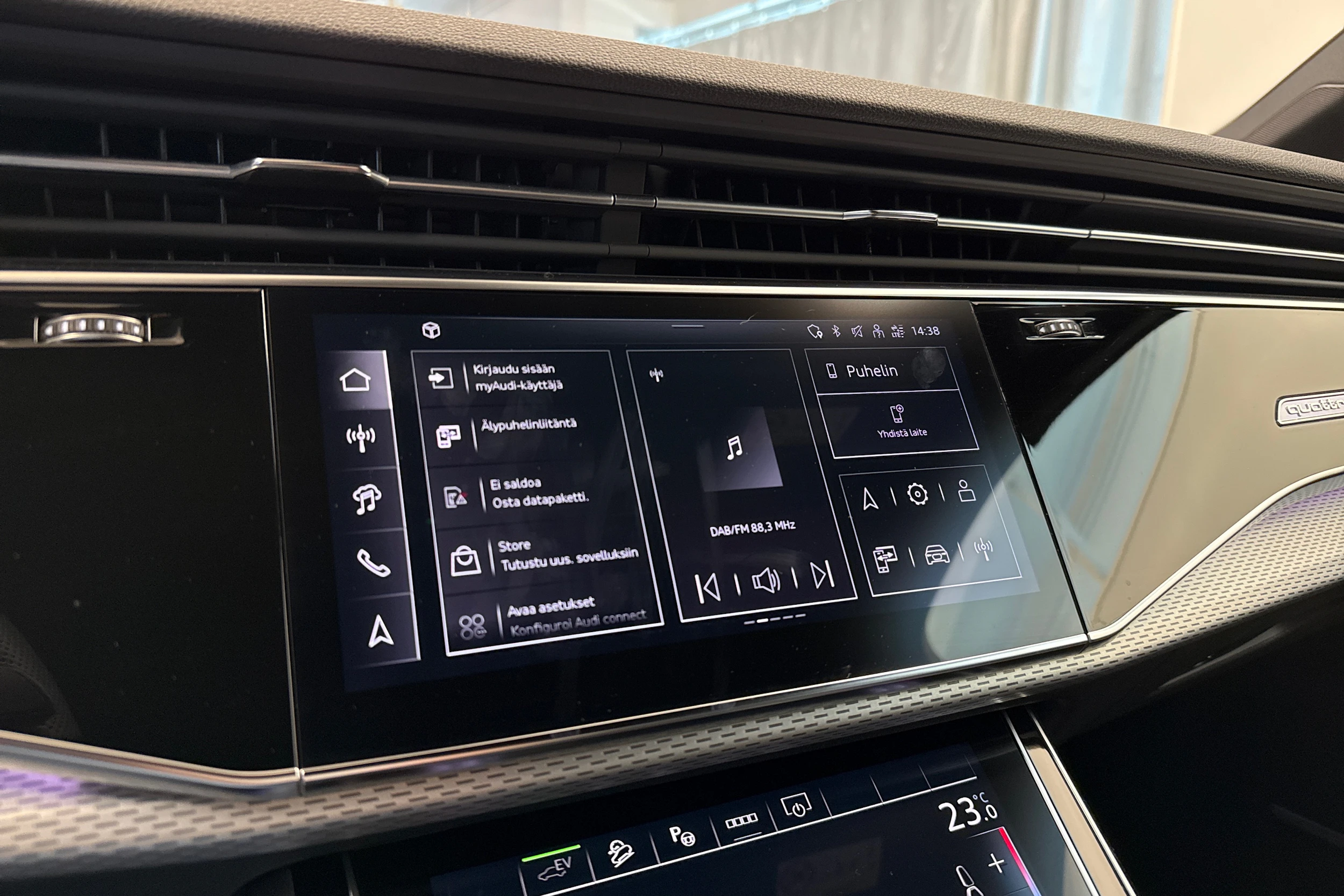 ruskea (beige) Audi Q7 2024 kuva 16.