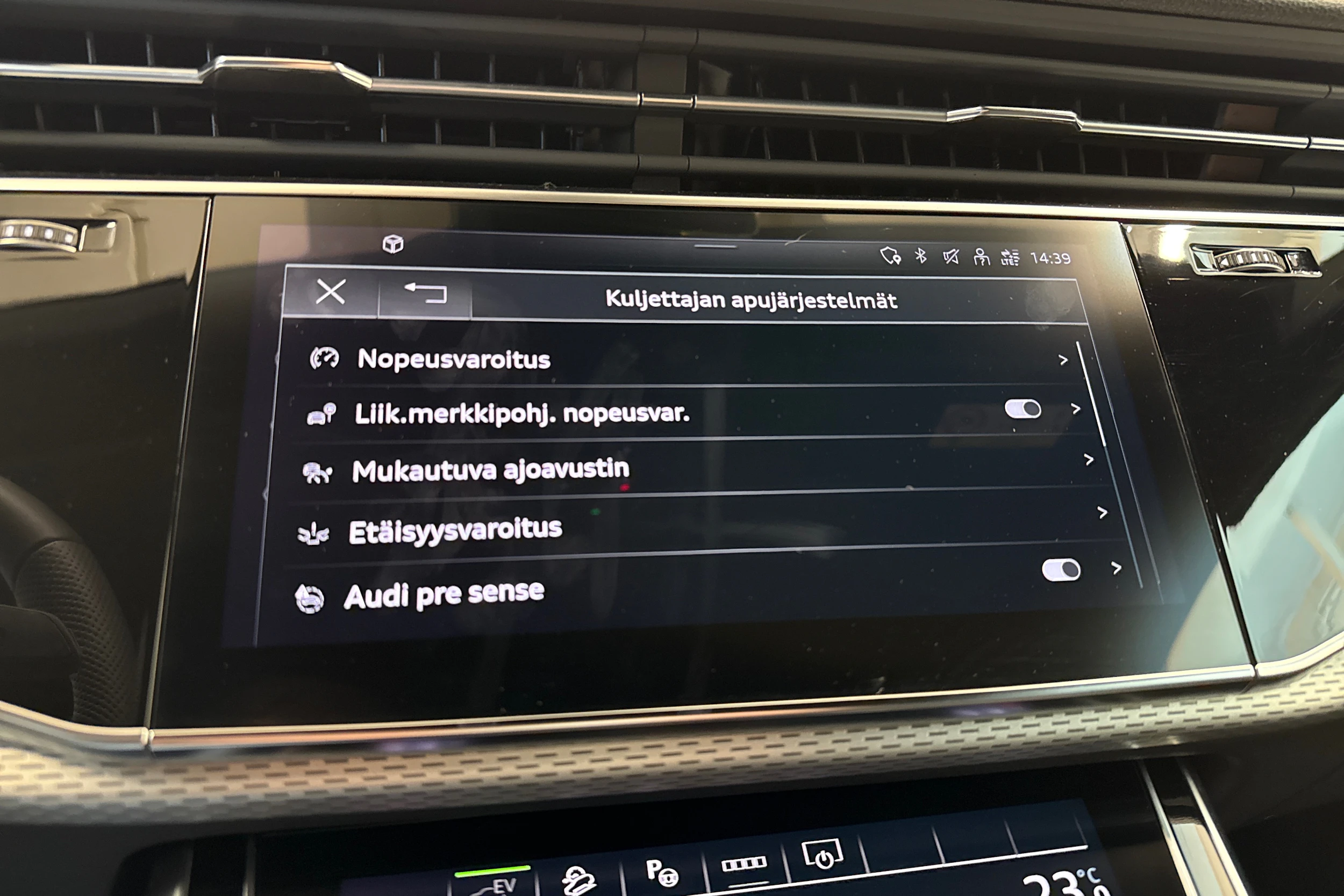 ruskea (beige) Audi Q7 2024 kuva 20.