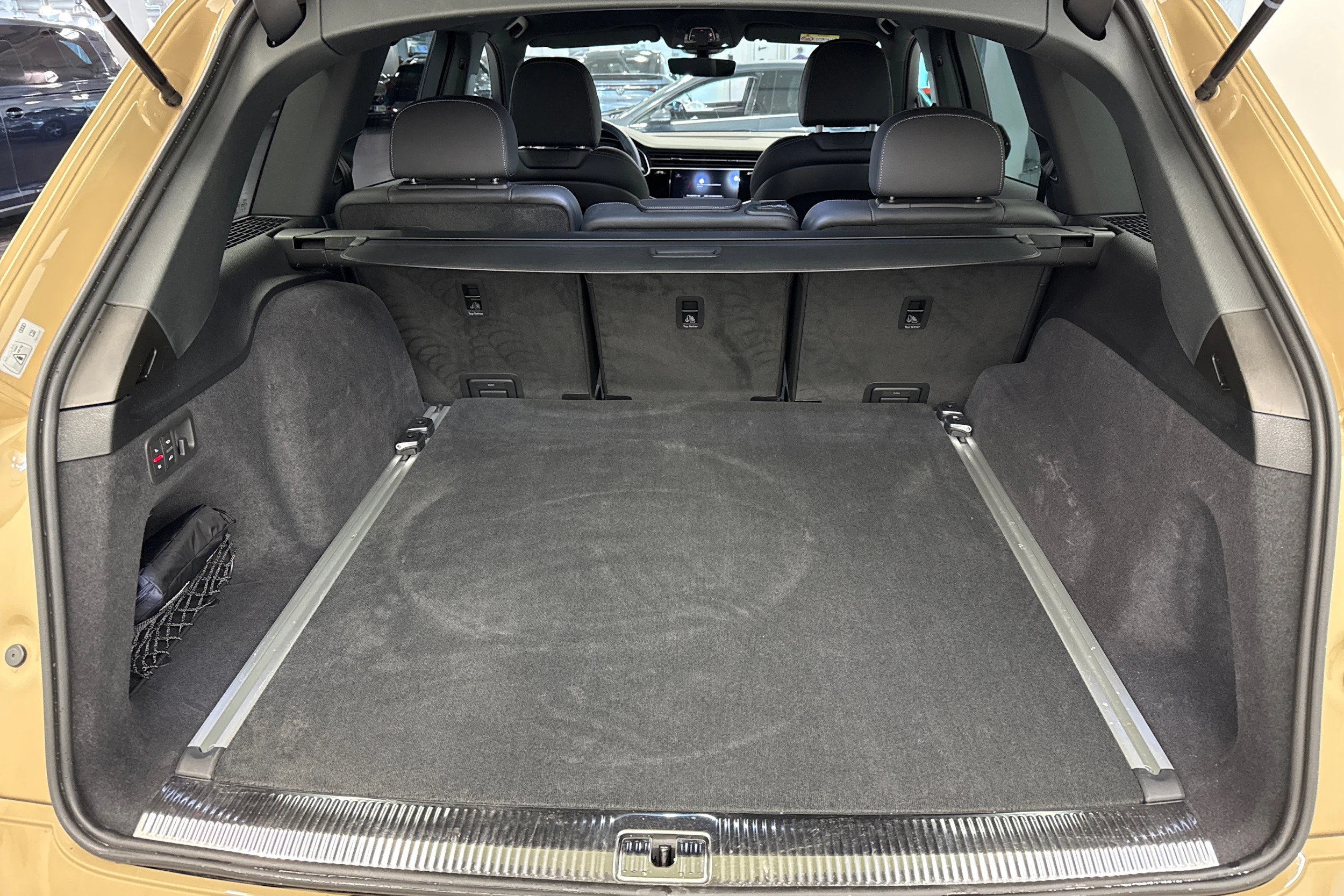 ruskea (beige) Audi Q7 2024 kuva 25.
