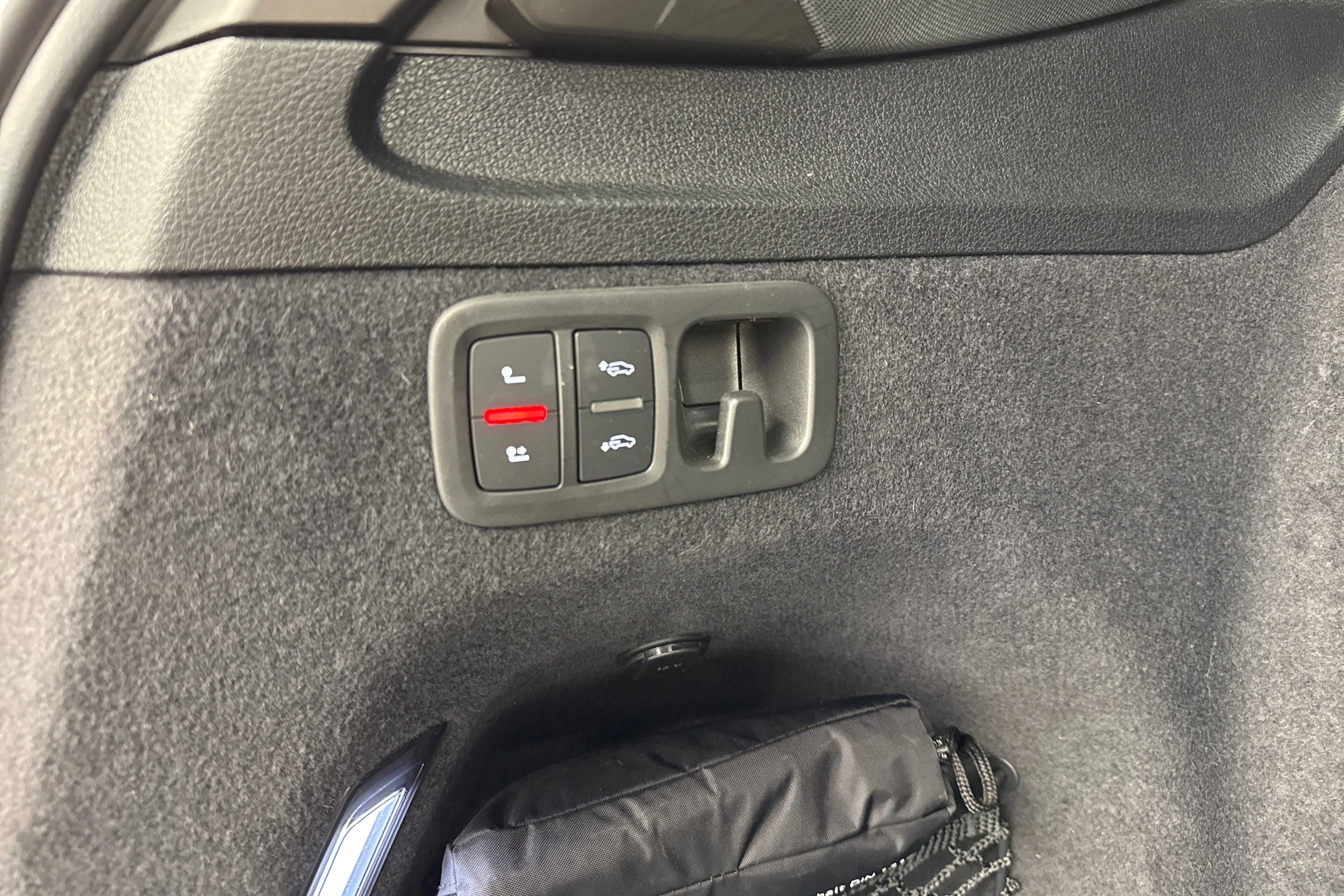 ruskea (beige) Audi Q7 2024 kuva 26.